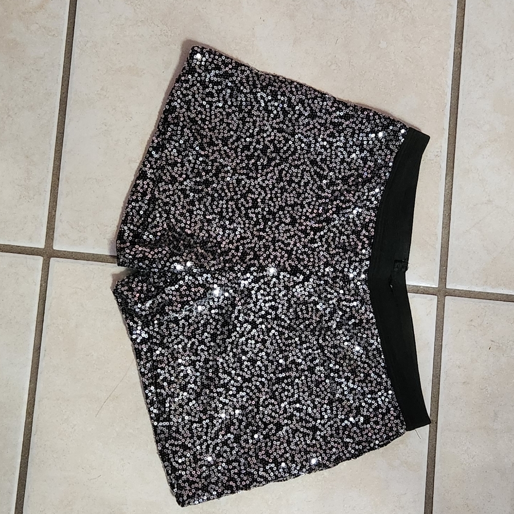 Shorts - Picture 3 of 3